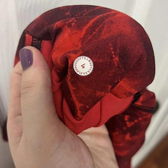 Lululemon Fast & Free Team Canada Tights - Sz 4 - Picture 3 of 3